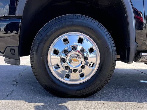 Used 2024 Chevrolet Silverado 3500 High Country w/ Technology Package AWD/4WD image 35