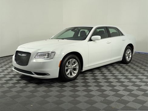 Used 2023 Chrysler 300 Touring image 9