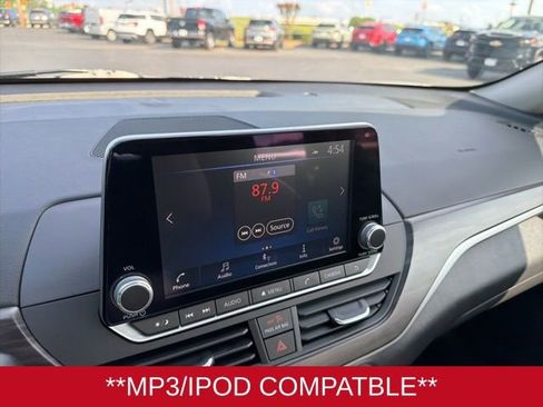 Used 2025 Nissan Altima 2.5 SV FWD image 14