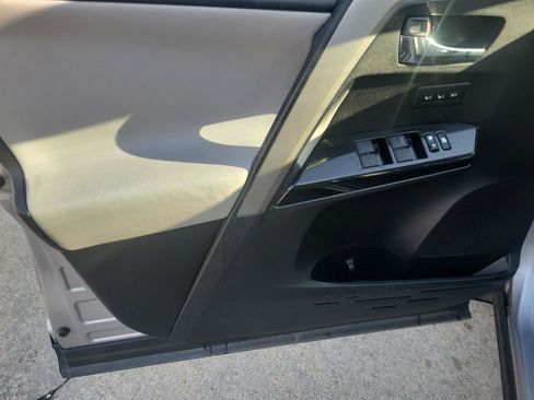 Used 2016 Toyota RAV4 Limited image 12