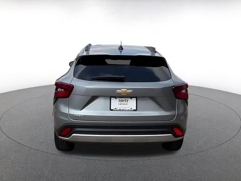 Used 2025 Chevrolet Trax LT image 12