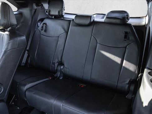 Used 2025 Toyota Sienna Platinum image 23