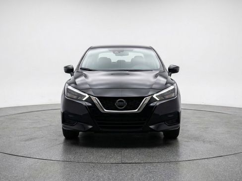 Used 2025 Nissan Versa SV image 2