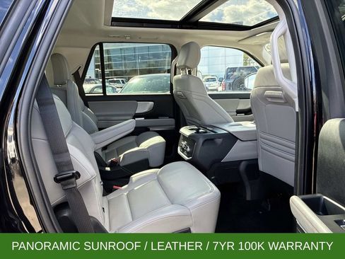 Used 2025 Ford Expedition Active image 10