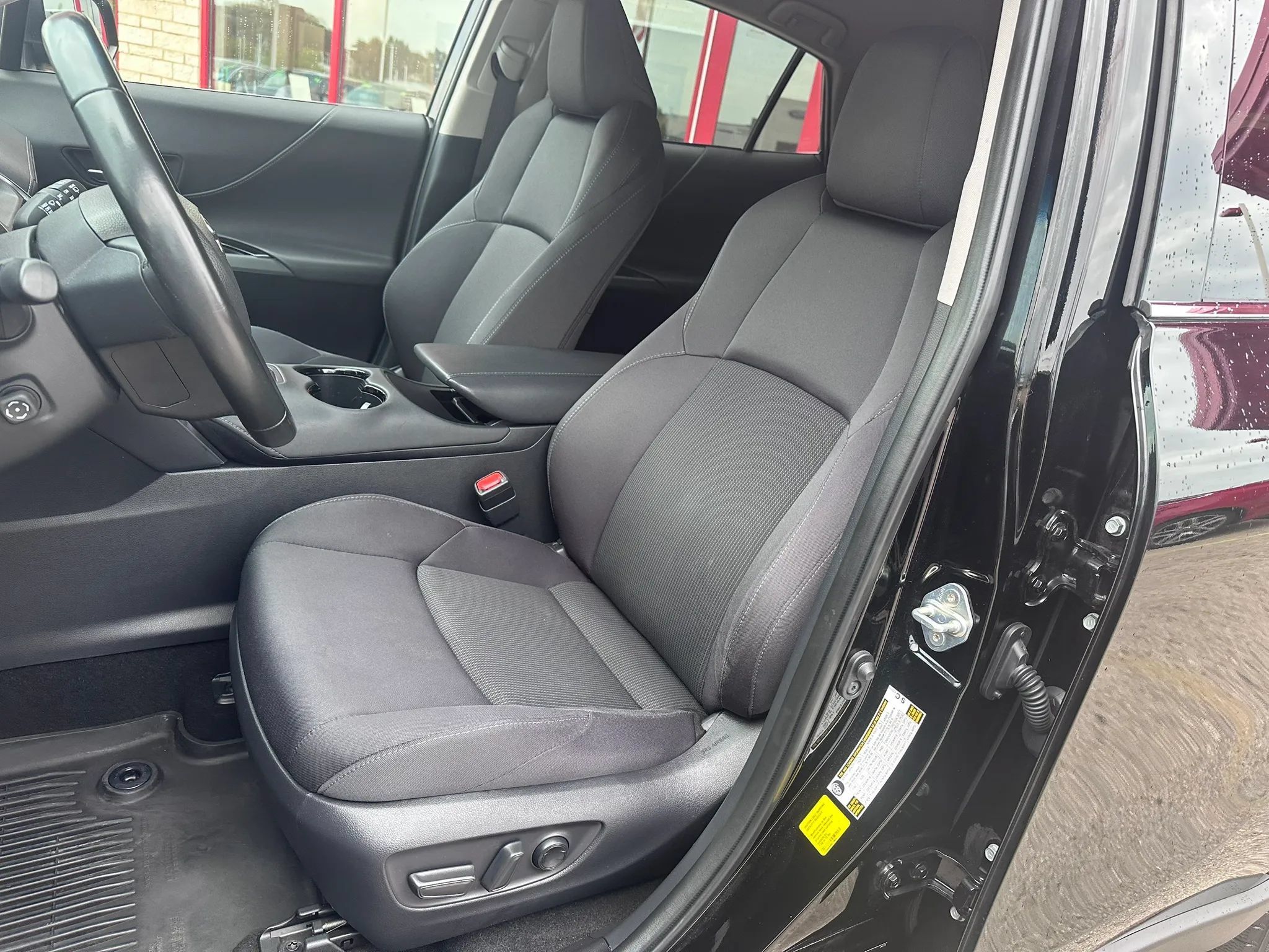 Used 2024 Toyota Venza LE AWD/4WD image 10
