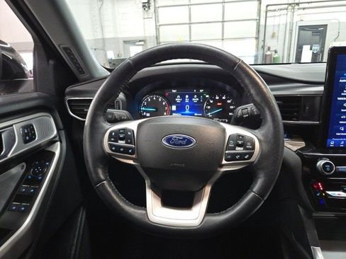 Used 2022 Ford Explorer Limited w/ Limited Technology Package image 40
