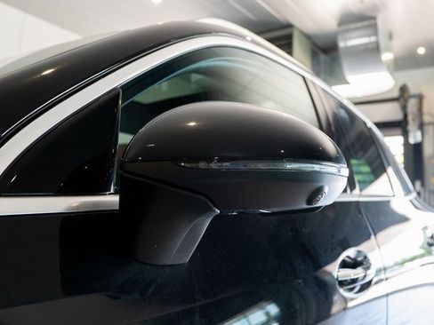 Certified 2025 Mercedes-Benz GLC 300 4MATIC image 8