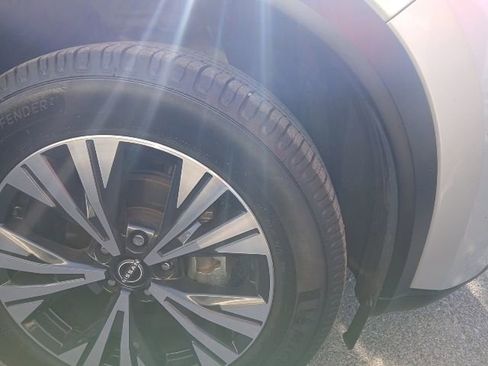 Used 2023 Nissan Rogue SV AWD/4WD image 3