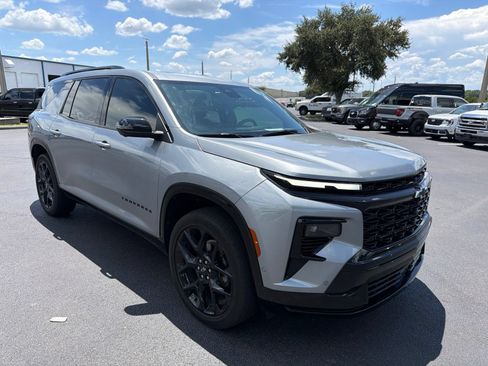 Used 2024 Chevrolet Traverse RS FWD image 1