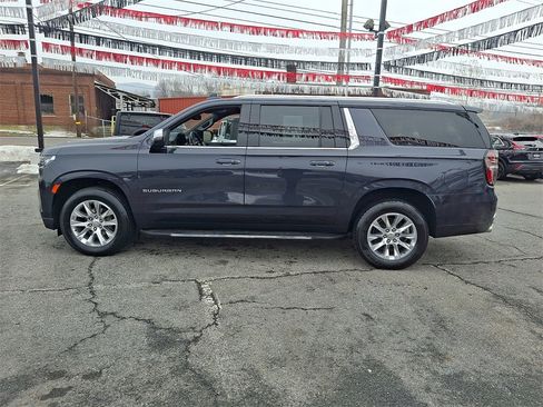 Used 2023 Chevrolet Suburban Premier image 9