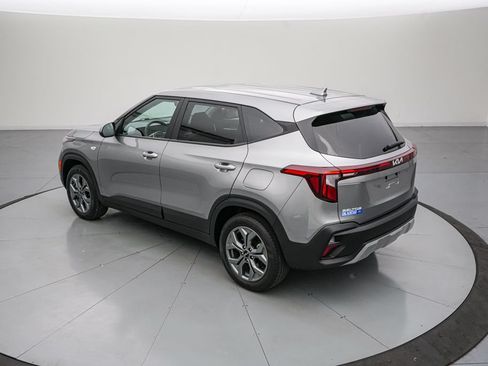 Used 2026 Kia Seltos LX AWD/4WD image 6