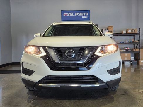 Used 2020 Nissan Rogue SV AWD/4WD image 2
