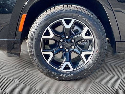 Used 2025 Jeep Wagoneer Series II image 9