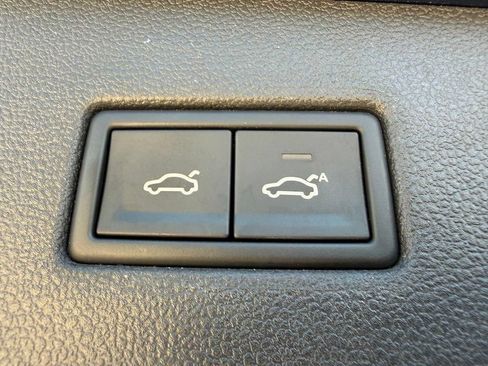 Used 2018 Volkswagen Tiguan SEL Premium FWD image 26