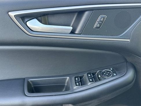 Used 2023 Ford Edge SEL image 11