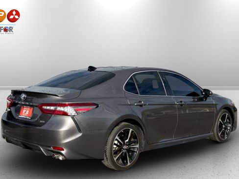 Used 2018 Toyota Camry XSE image 5