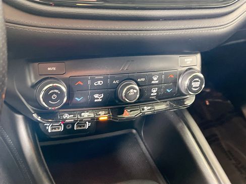 Used 2022 Dodge Durango SXT image 15