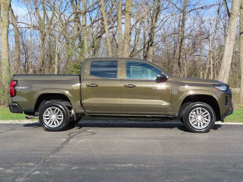 Used 2023 Chevrolet Colorado LT w/ LT Convenience Package II AWD/4WD image 2