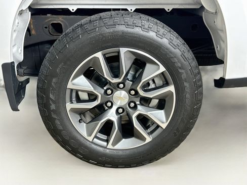 Used 2023 Chevrolet Silverado 1500 LT AWD/4WD image 11
