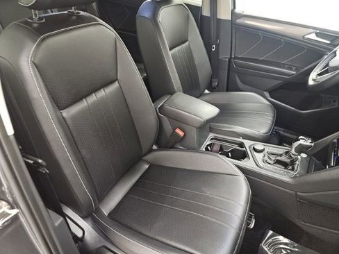 Used 2024 Volkswagen Tiguan SE image 38