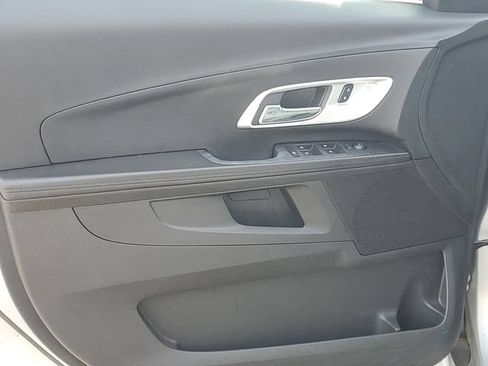 Used 2017 Chevrolet Equinox LS FWD image 12