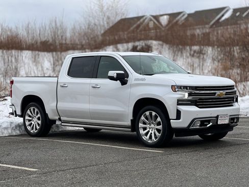 Used 2022 Chevrolet Silverado 1500 High Country w/ Safety Package II image 2