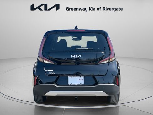 Used 2023 Kia Soul LX image 6