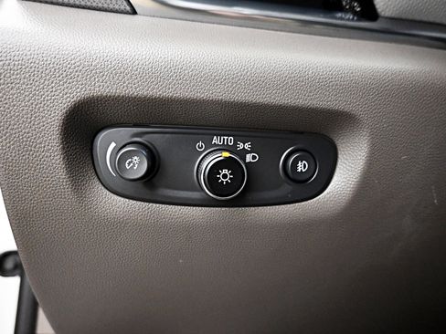 Used 2018 Chevrolet Traverse Premier image 9