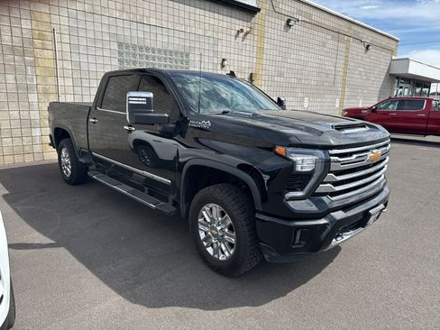 Used 2024 Chevrolet Silverado 3500 High Country w/ Technology Package AWD/4WD image 4