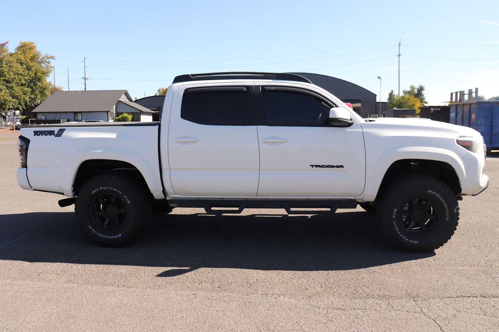 Used 2020 Toyota Tacoma SR5 w/ Blackout Package AWD/4WD image 4