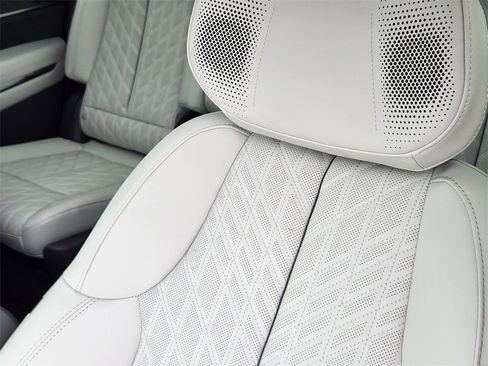 New 2025 Cadillac Escalade IQ Luxury 1 w/ Smart Trailering package image 17