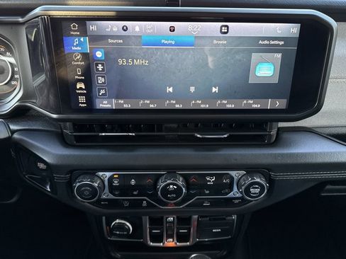 Used 2024 Jeep Wrangler Sahara image 15