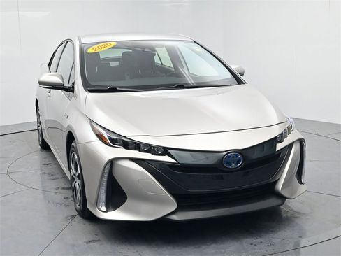 Used 2020 Toyota Prius Prime XLE image 2