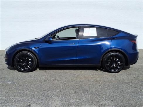 Used 2023 Tesla Model Y Long Range image 2