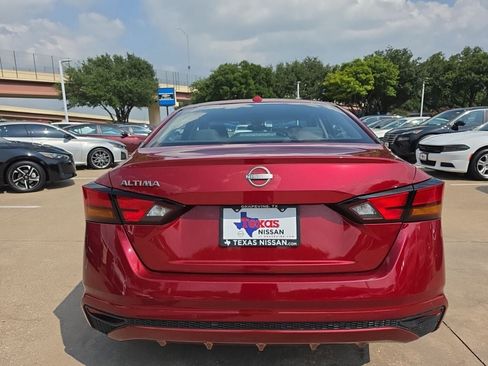 Used 2025 Nissan Altima 2.5 SV FWD image 5
