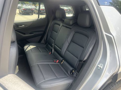 Used 2025 Chevrolet Equinox LT w/ Convenience Package II FWD image 16