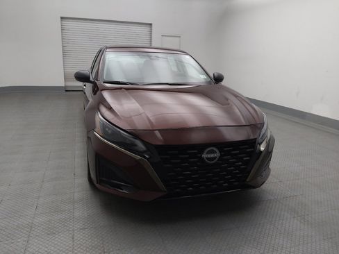 Used 2025 Nissan Altima 2.5 SV FWD image 14