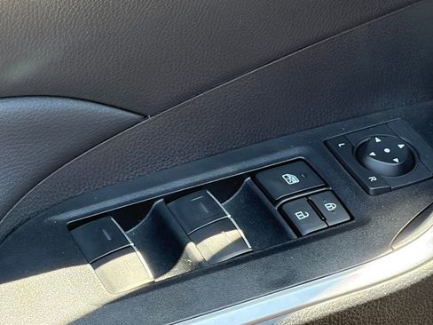 Used 2025 Toyota RAV4 XLE AWD/4WD image 5