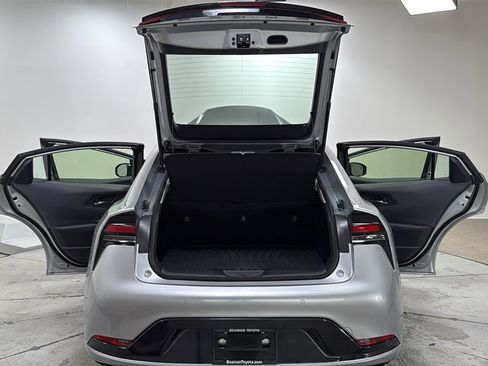 Used 2026 Toyota Prius XLE image 16