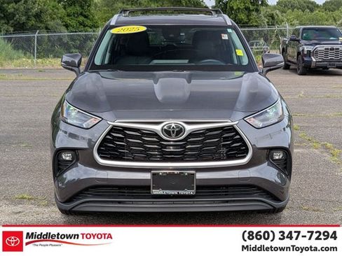Used 2025 Toyota Highlander XLE AWD/4WD image 8
