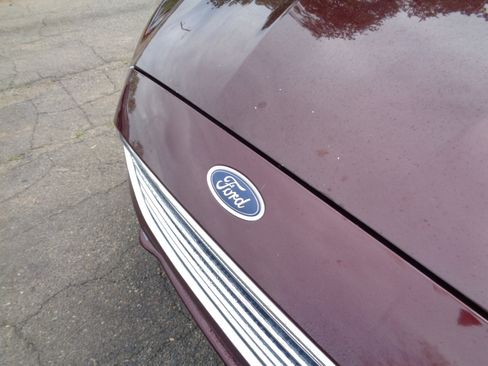 Used 2018 Ford Fusion SE w/ Fusion SE Technology Package image 9