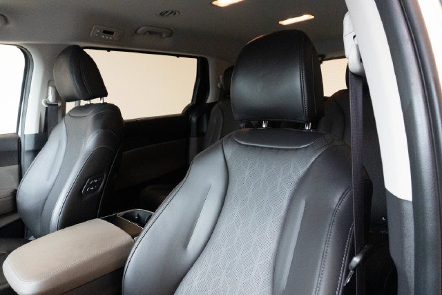 Used 2026 Kia Carnival EX FWD image 18