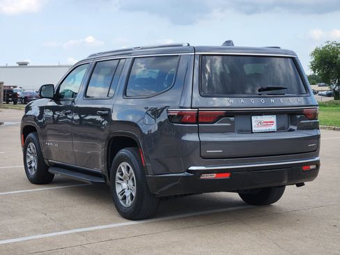 Used 2022 Jeep Wagoneer Series I AWD/4WD image 4