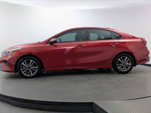 Used 2023 Kia Forte LXS FWD image 3