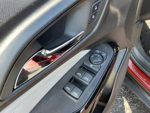 Used 2025 Chevrolet Trax LT FWD image 14
