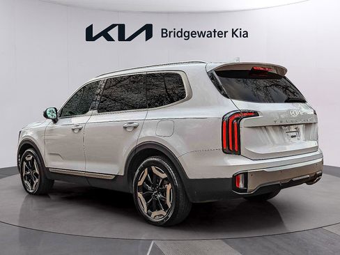 Certified 2023 Kia Telluride EX w/ EX Captain's Chair Package image 4