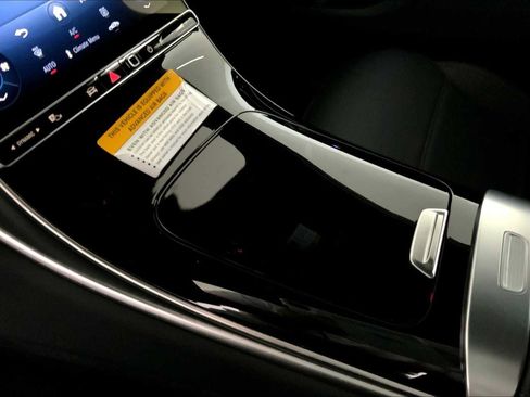 Used 2025 Mercedes-Benz GLC 300 4MATIC image 11
