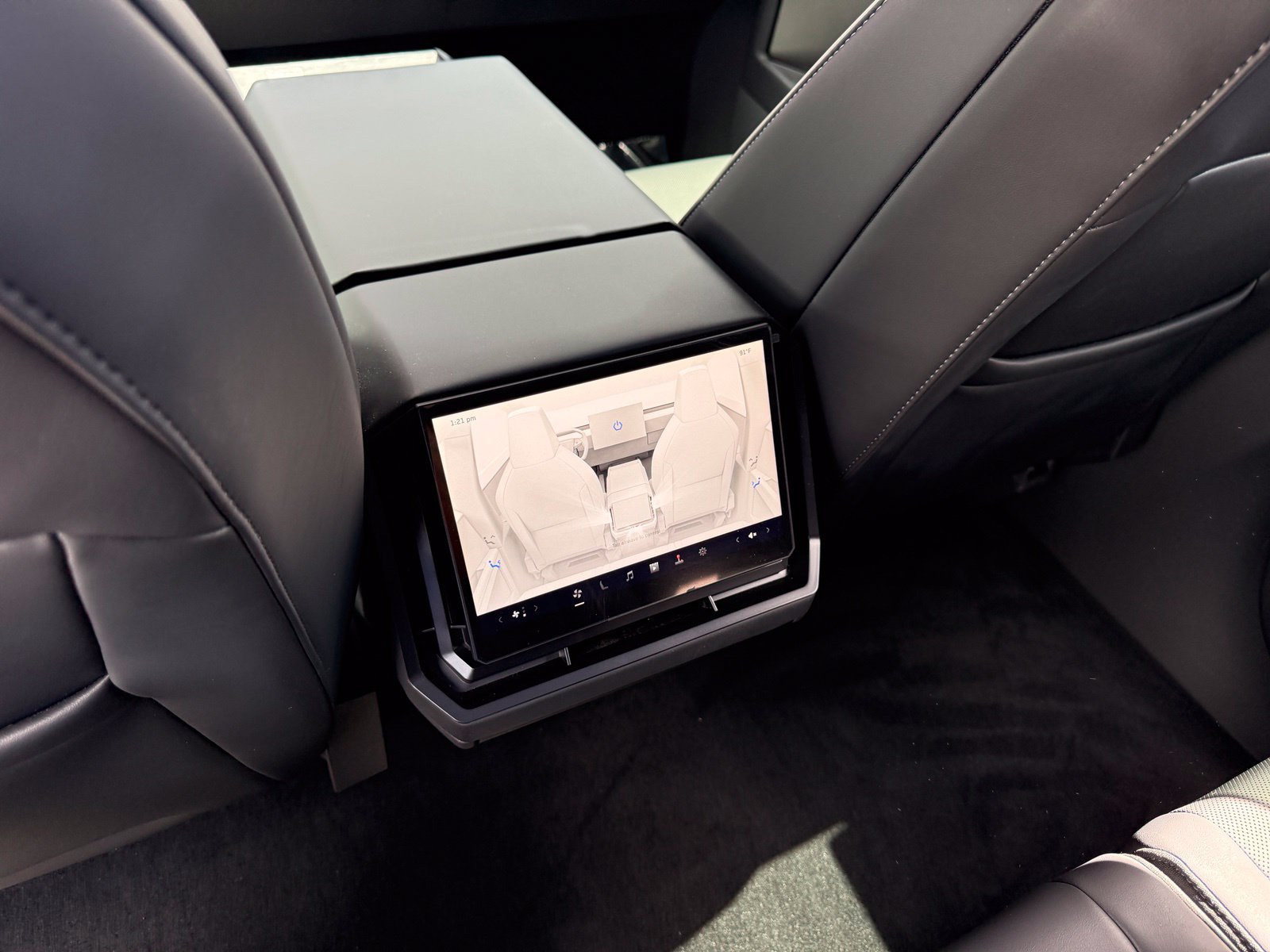 Used 2024 Tesla Cybertruck AWD Crew Cab image 19