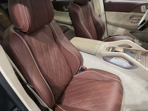 Used 2024 Mercedes-Benz Maybach GLS 600 4MATIC image 27