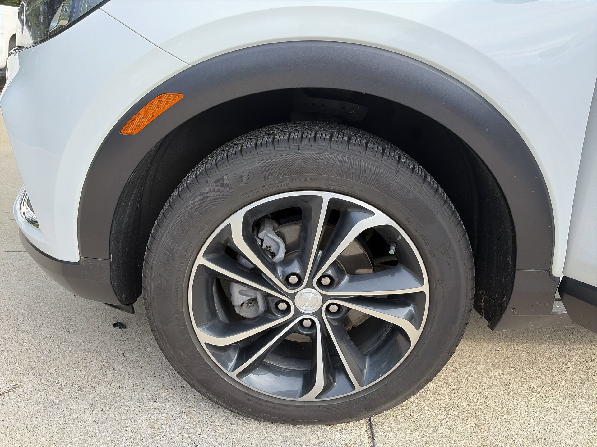 Used 2020 Buick Encore GX Essence w/ Advanced Technology Package AWD/4WD image 34
